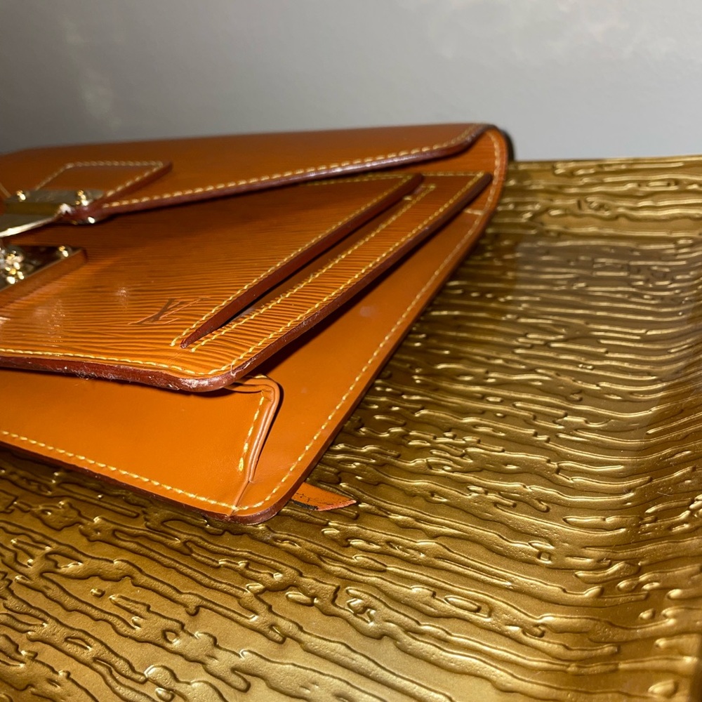 Louis Vuitton Dragonne EPI - Picture 7 of 11